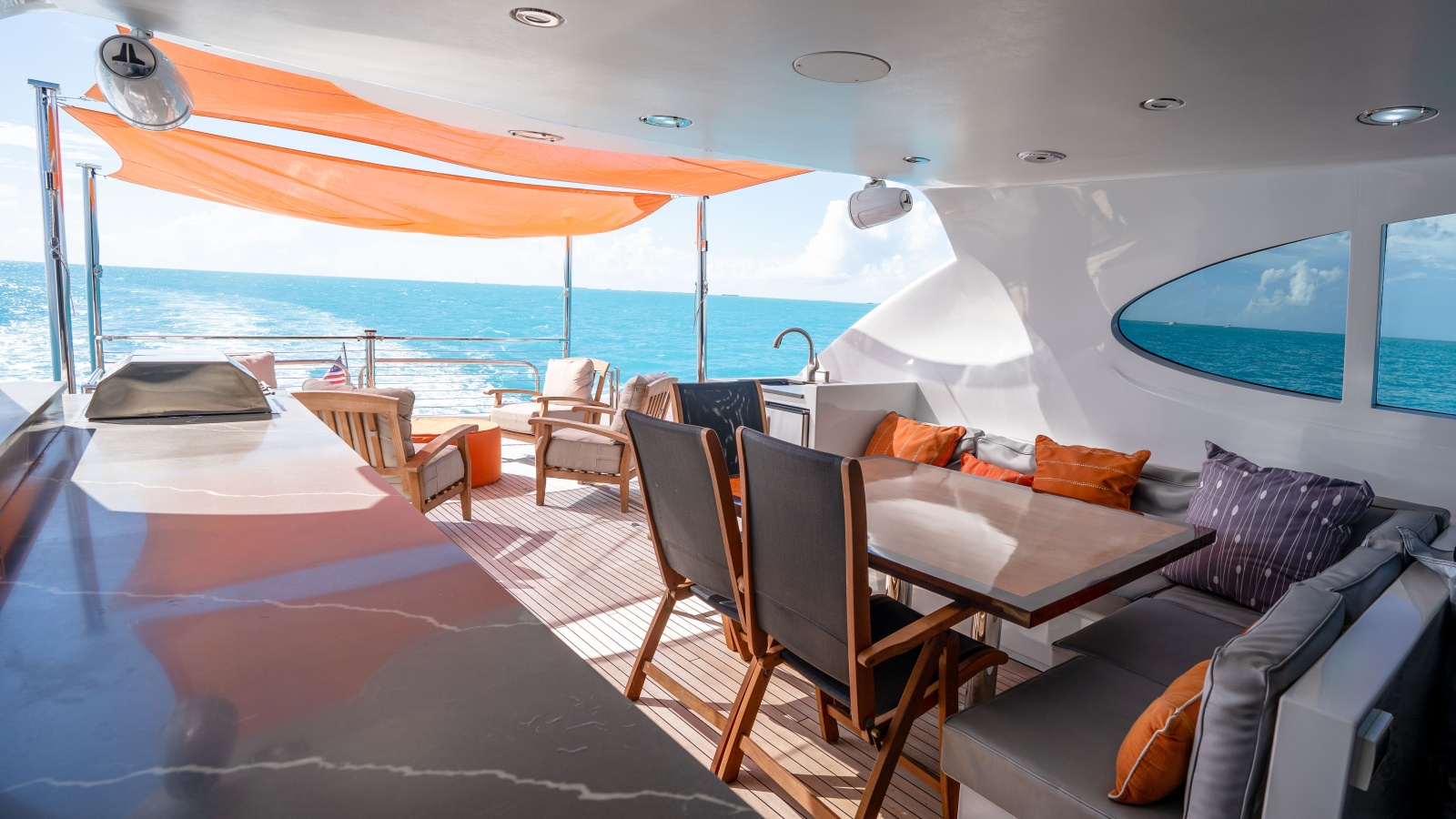 2006 Lazzara Yachts Skylounge — VOYAGER