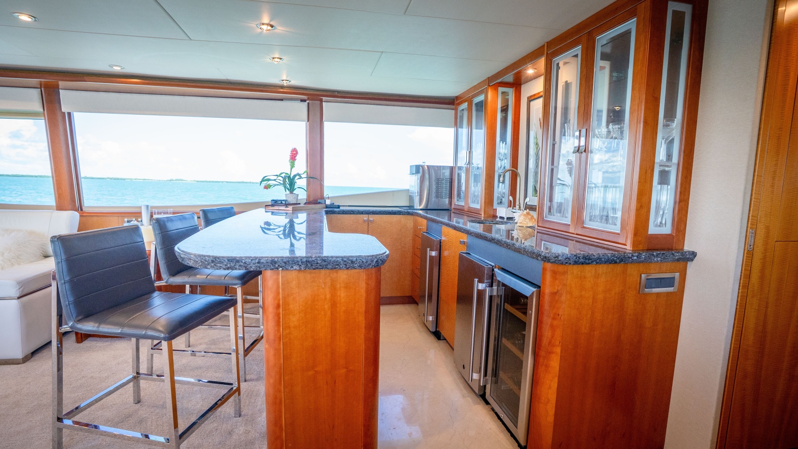 2006 Lazzara Yachts Skylounge — VOYAGER