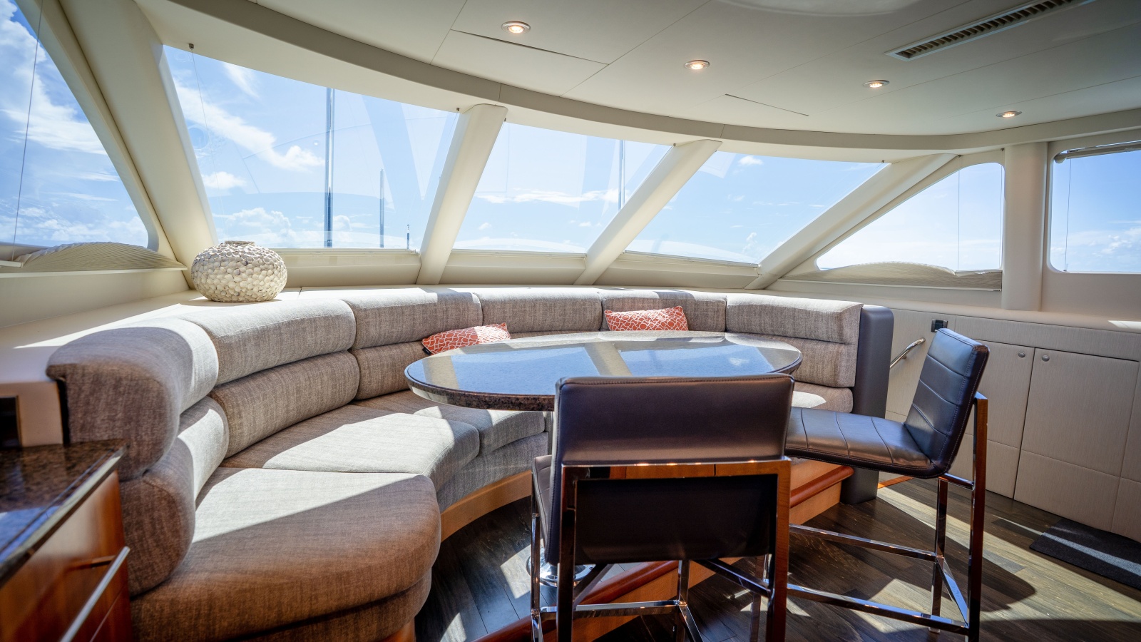 2006 Lazzara Yachts Skylounge — VOYAGER
