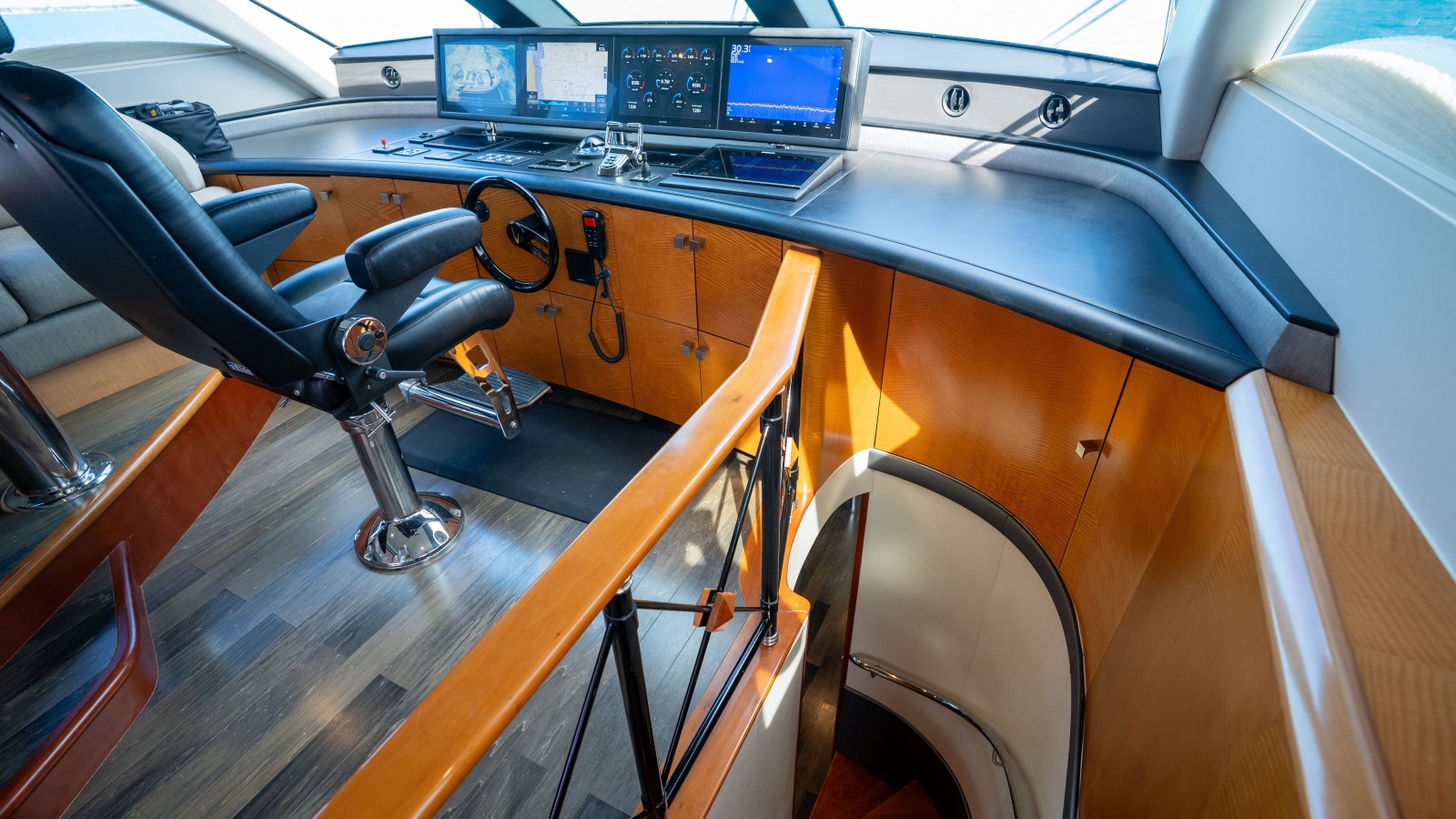 2006 Lazzara Yachts Skylounge — VOYAGER