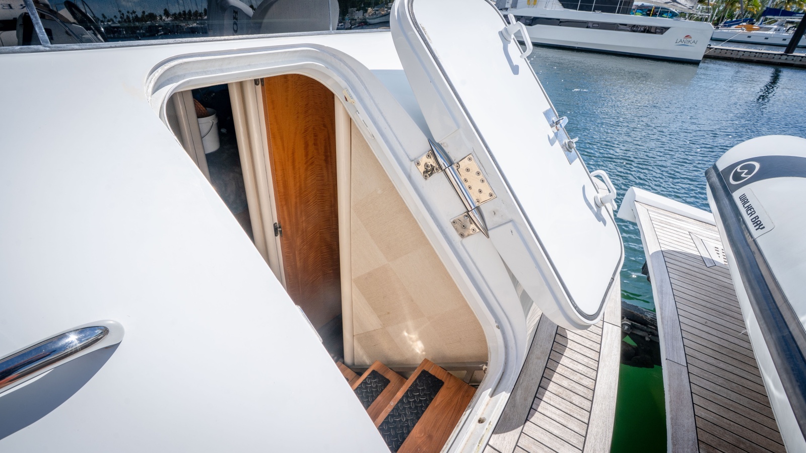 2006 Lazzara Yachts Skylounge — VOYAGER
