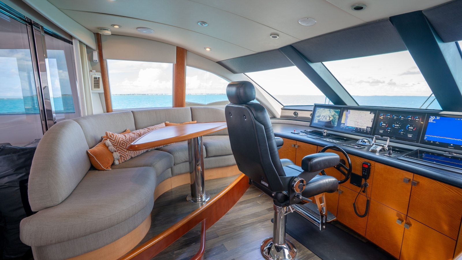 2006 Lazzara Yachts Skylounge — VOYAGER