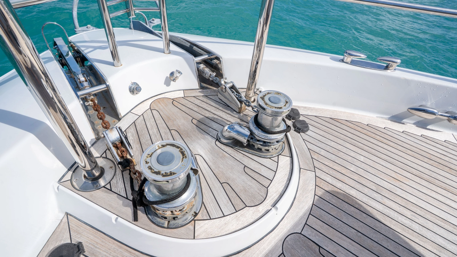 2006 Lazzara Yachts Skylounge