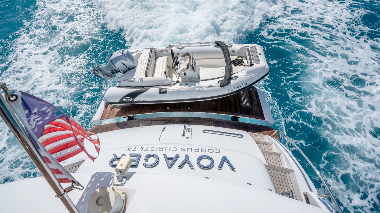 2006 Lazzara Yachts Skylounge