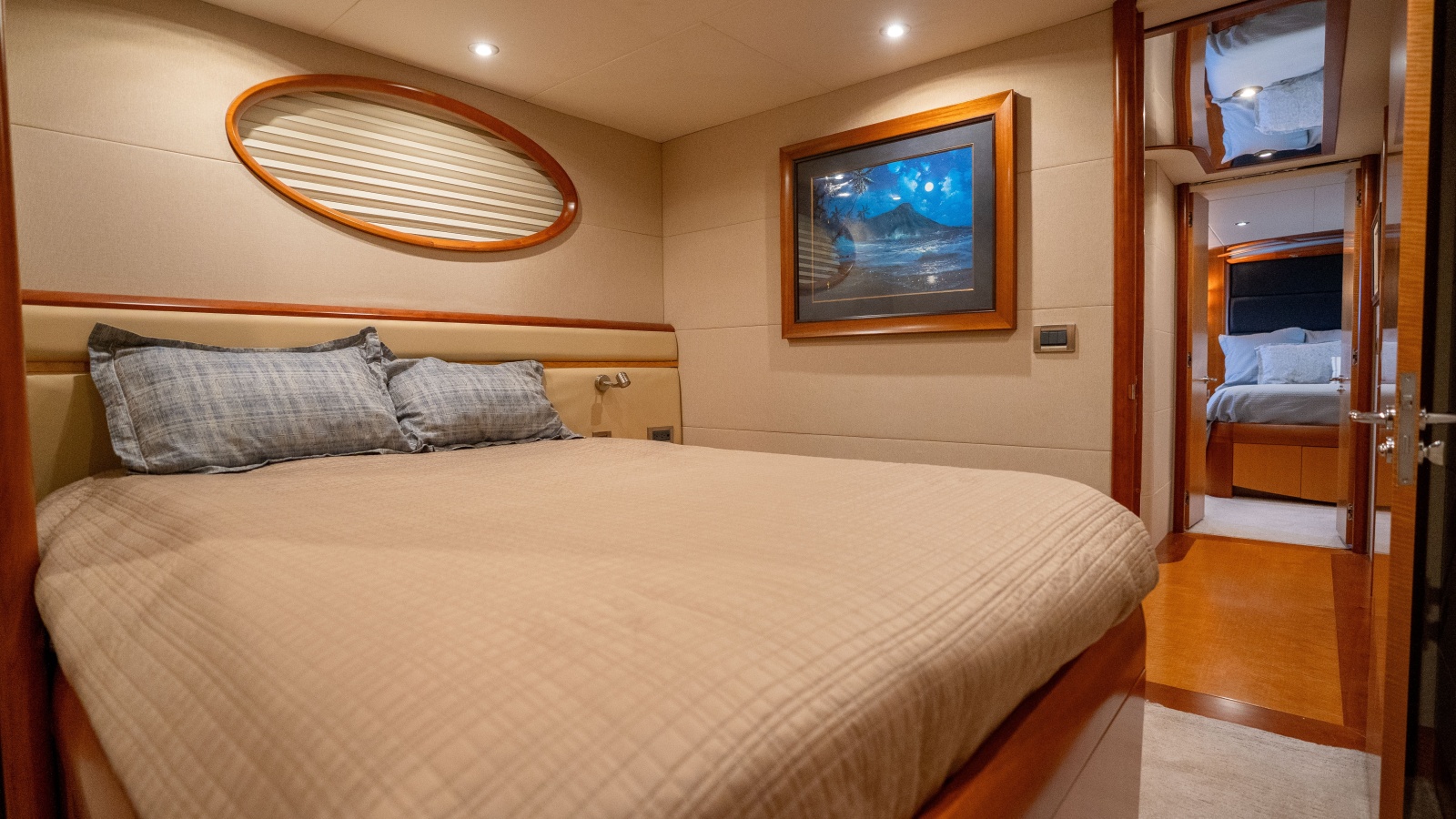 2006 Lazzara Yachts Skylounge — VOYAGER