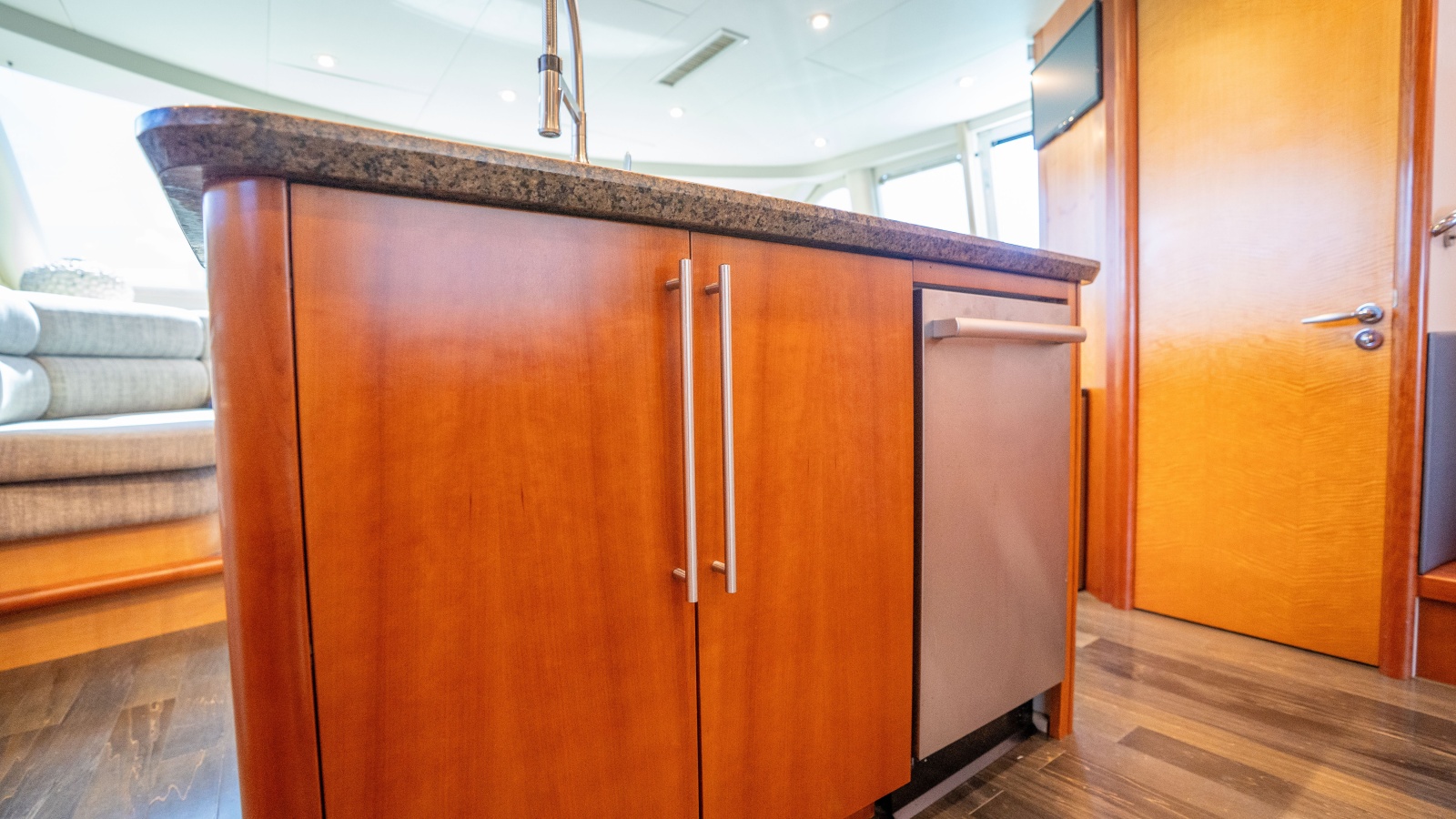 2006 Lazzara Yachts Skylounge — VOYAGER
