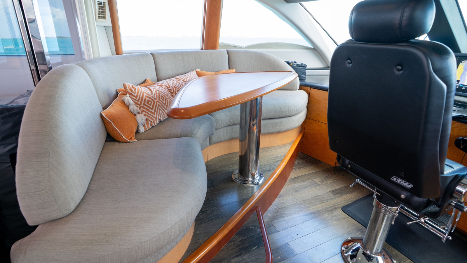 2006 Lazzara Yachts Skylounge — VOYAGER