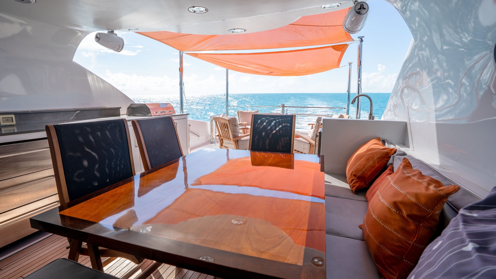 2006 Lazzara Yachts Skylounge — VOYAGER