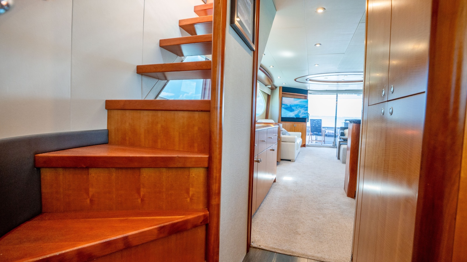 2006 Lazzara Yachts Skylounge — VOYAGER