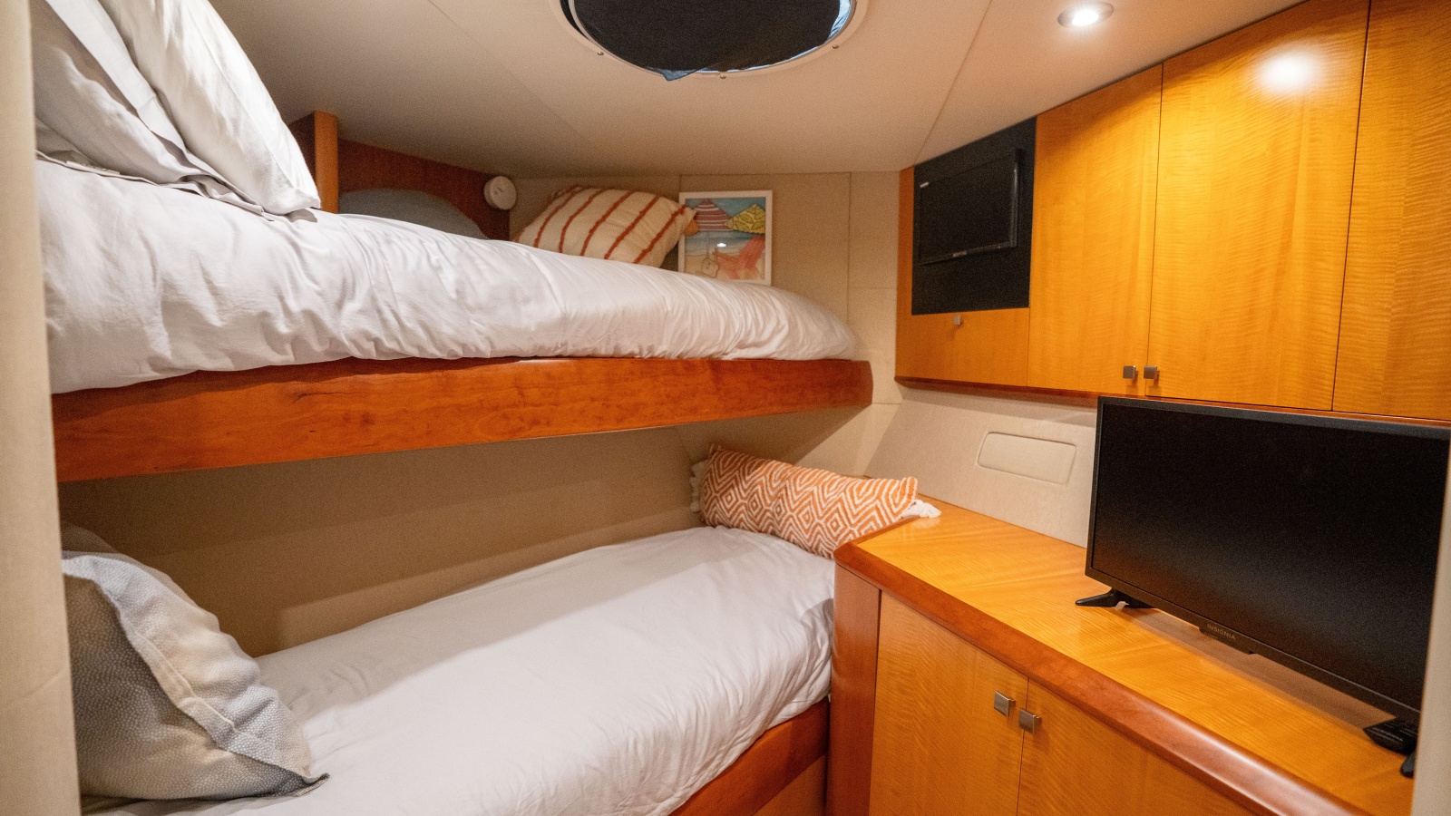 2006 Lazzara Yachts Skylounge — VOYAGER