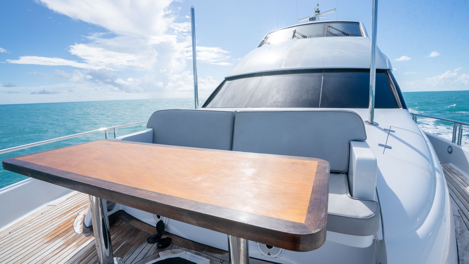 2006 Lazzara Yachts Skylounge — VOYAGER