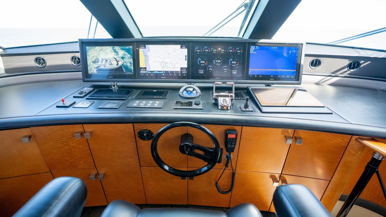 2006 Lazzara Yachts Skylounge — VOYAGER
