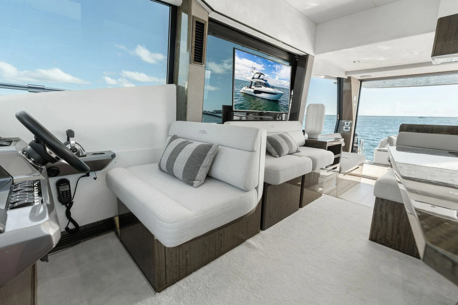 2021 Galeon 