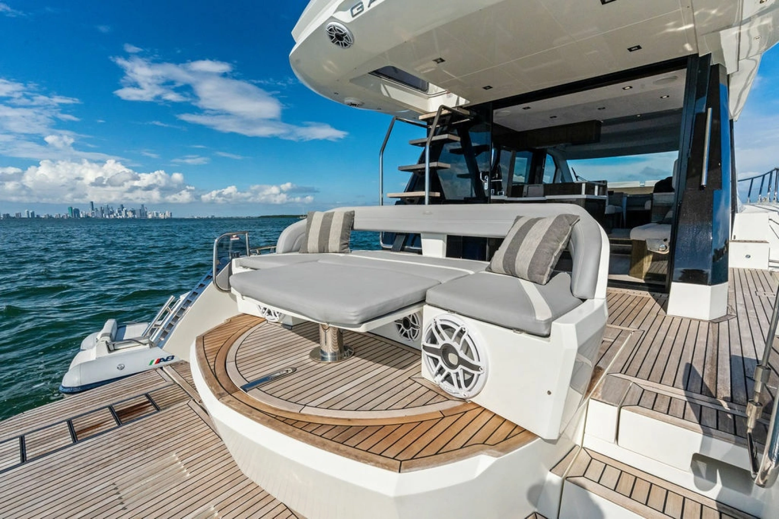 2021 Galeon 