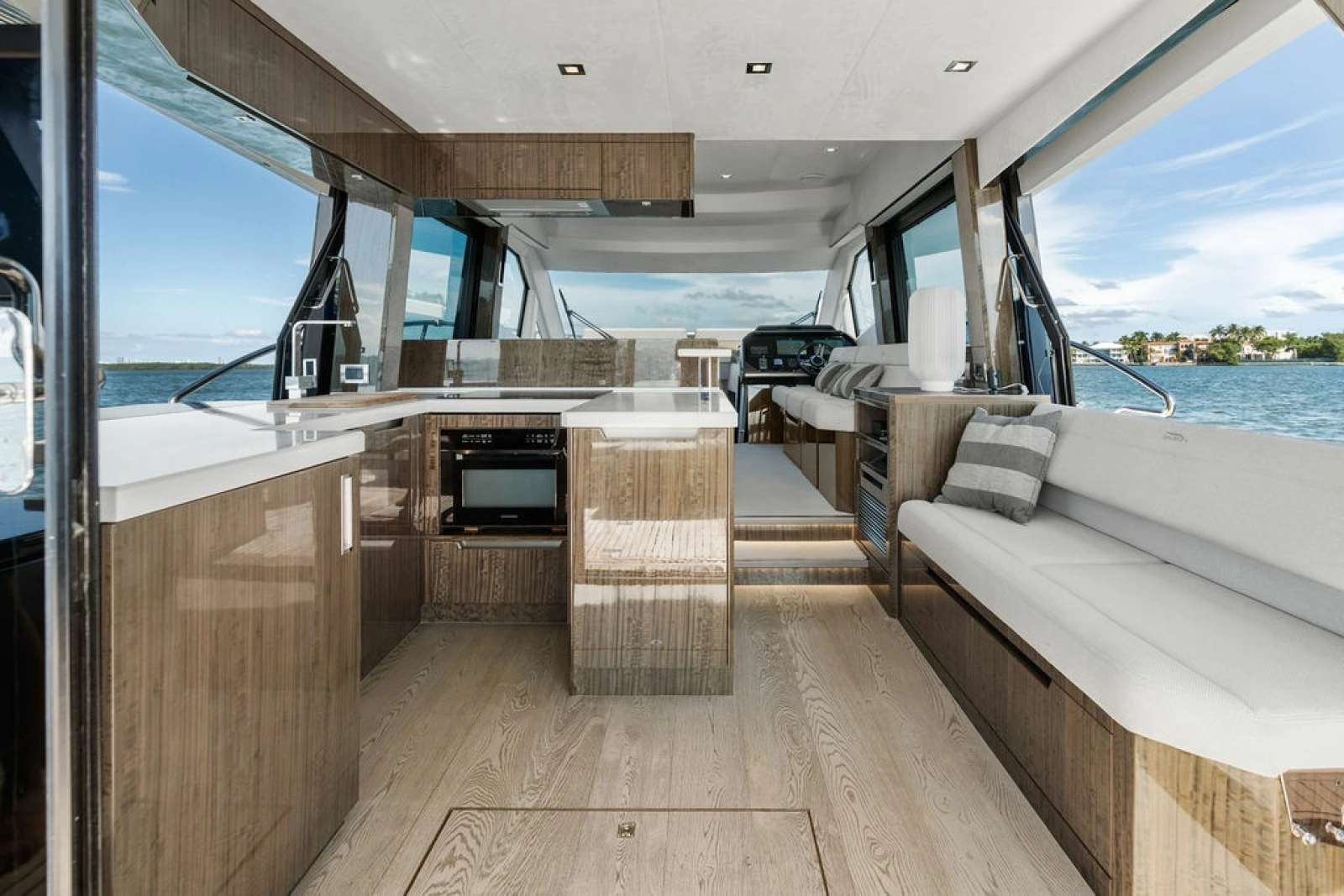 2021 Galeon 