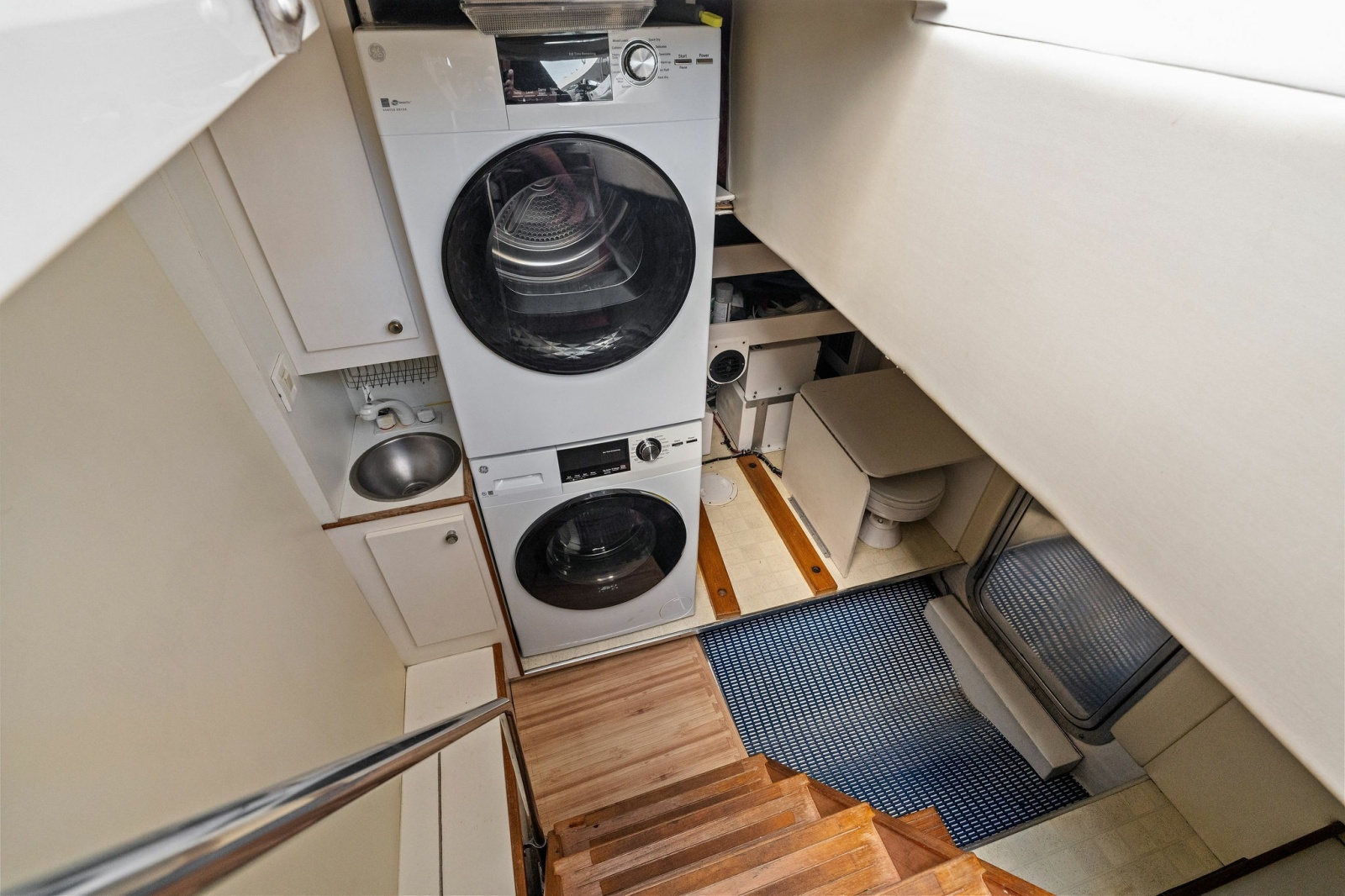 2001 Pacific Mariner 65 — Lucky Lucky
