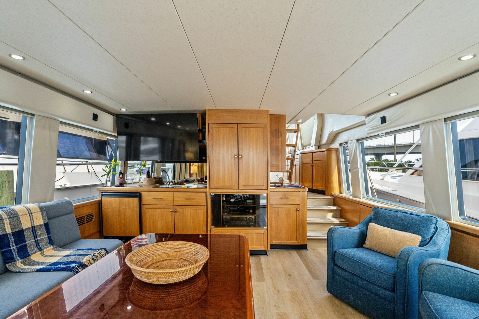 2001 Pacific Mariner 65 — Lucky Lucky