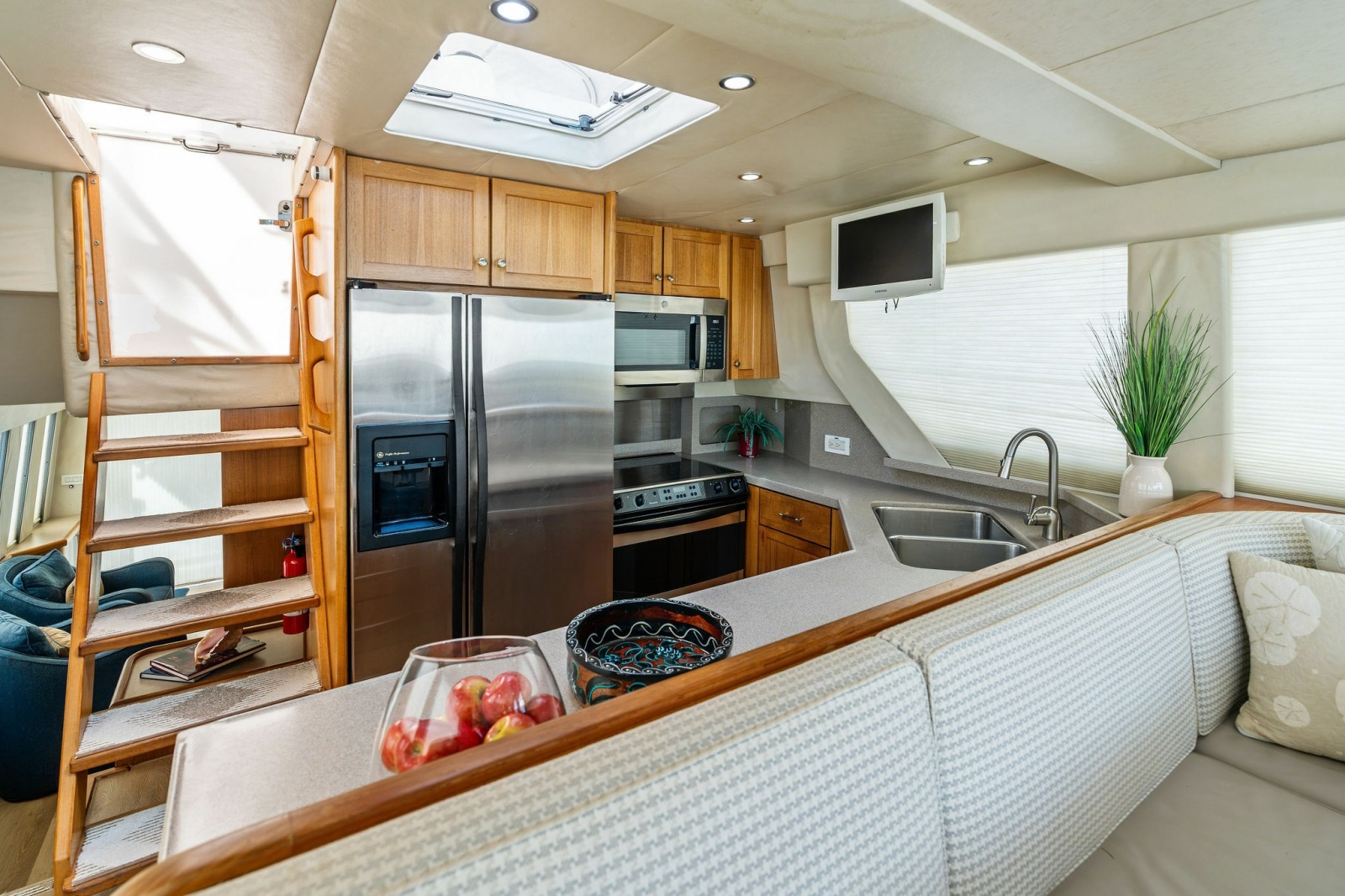2001 Pacific Mariner 65 — Lucky Lucky