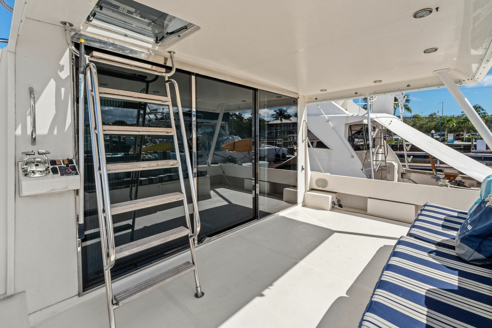 2001 Pacific Mariner 65 — Lucky Lucky