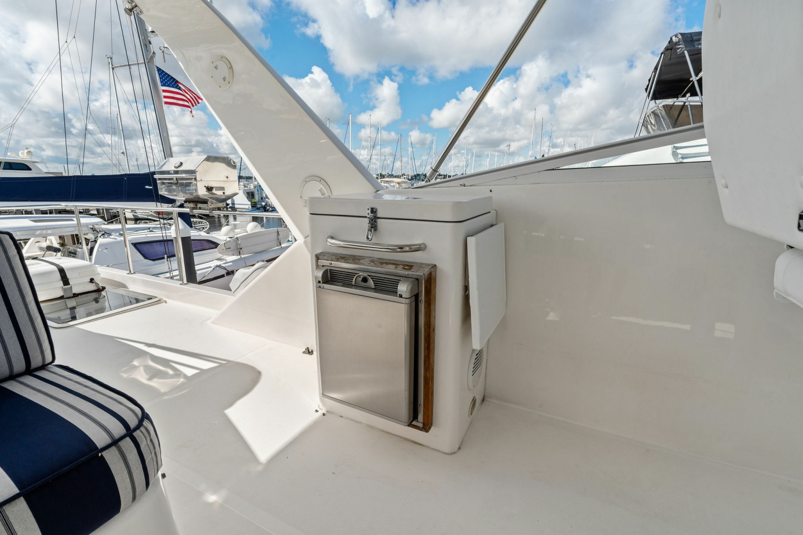 2001 Pacific Mariner 65 — Lucky Lucky