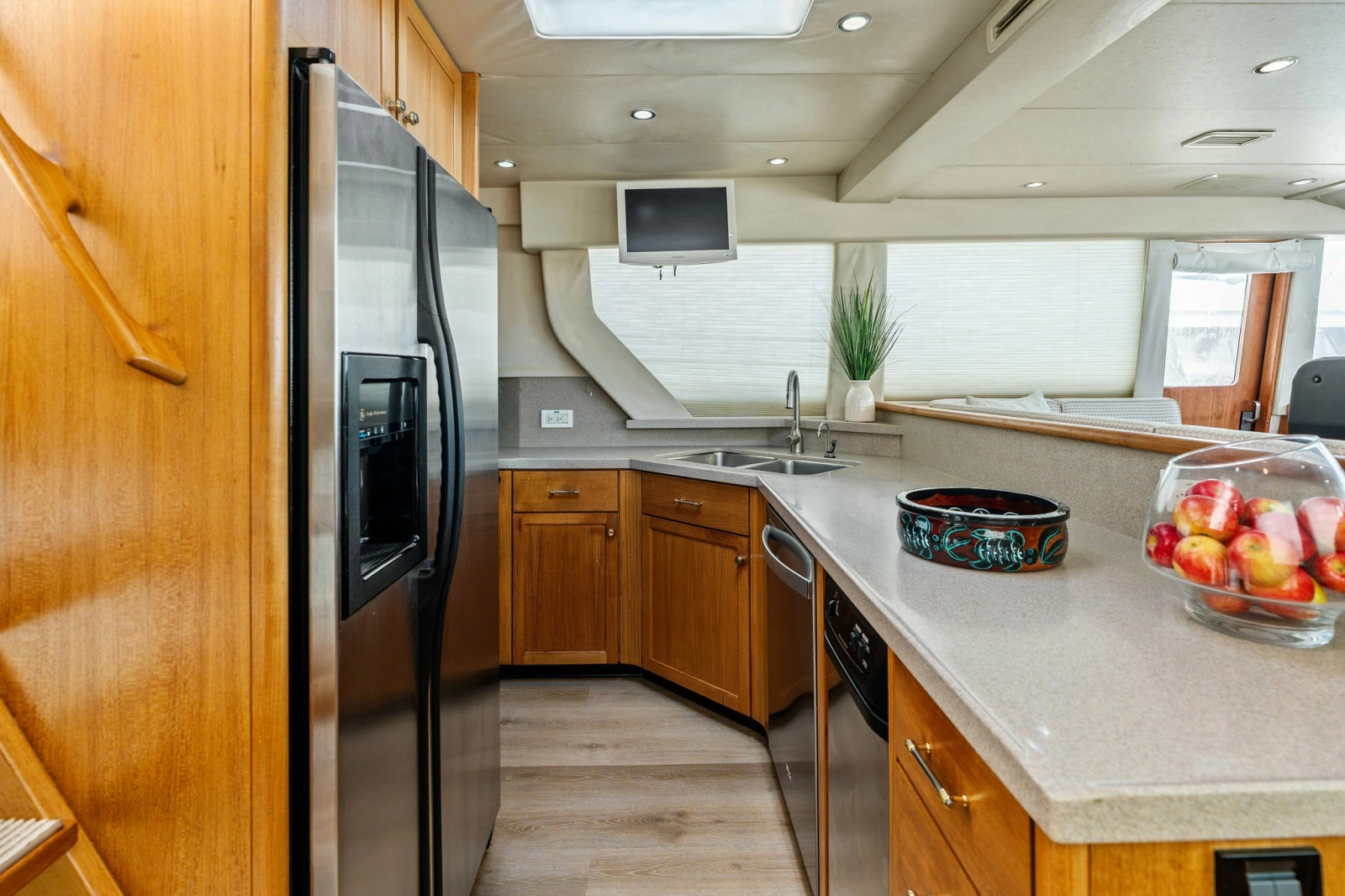 2001 Pacific Mariner 65