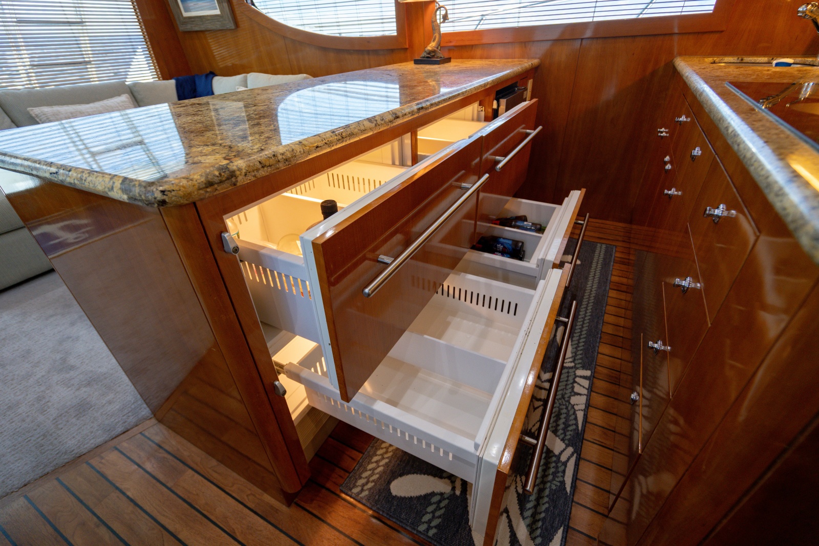 2004 Hatteras 54 Convertible — Knot So Fast