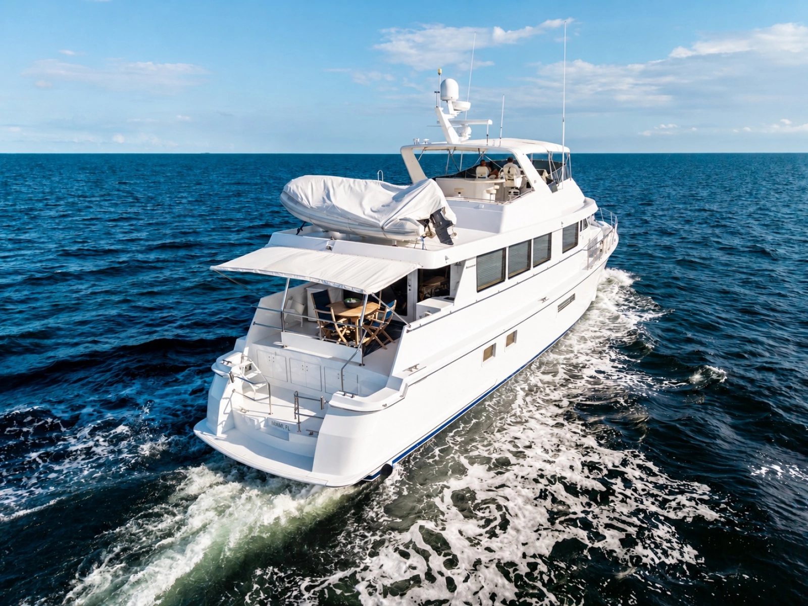 2000 Hatteras Cockpit Motoryacht