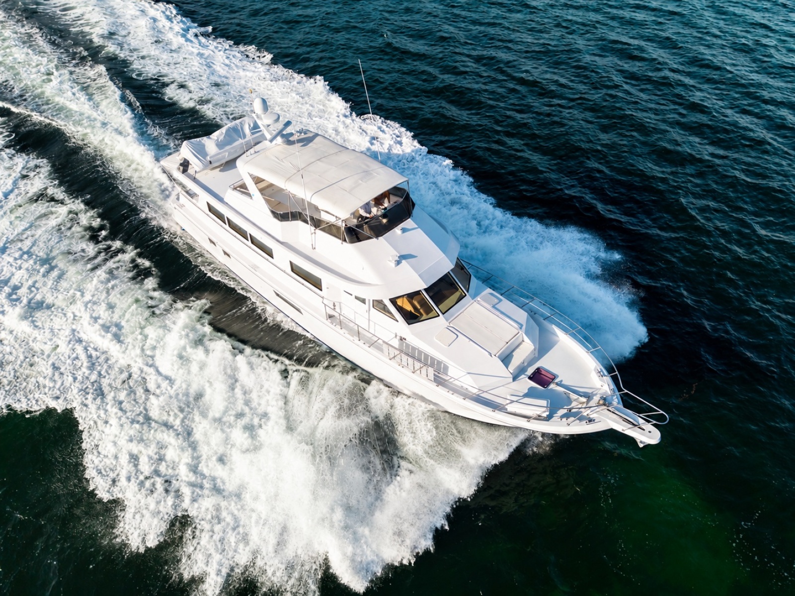 2000 Hatteras Cockpit Motoryacht