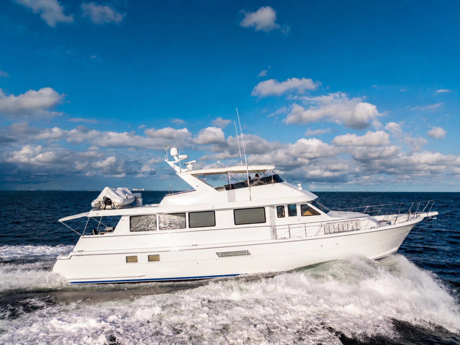2000 Hatteras Cockpit Motoryacht