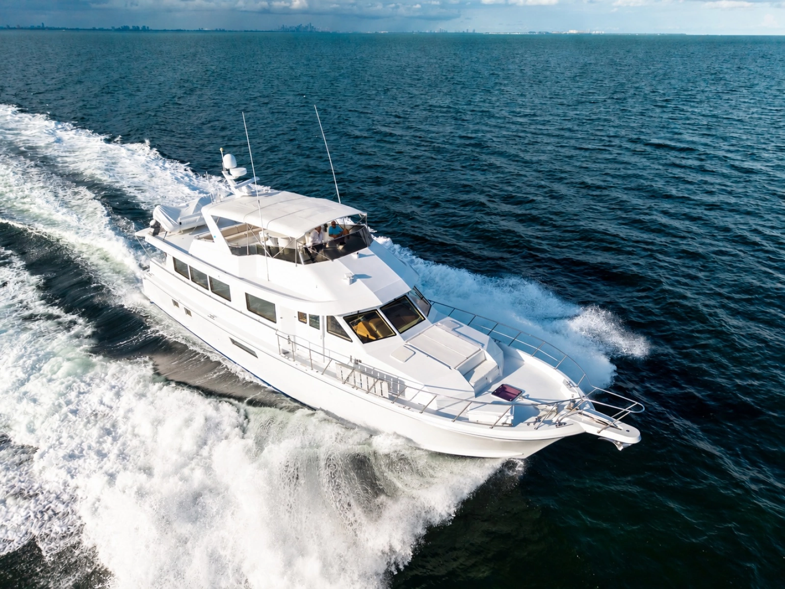 2000 Hatteras Cockpit Motoryacht