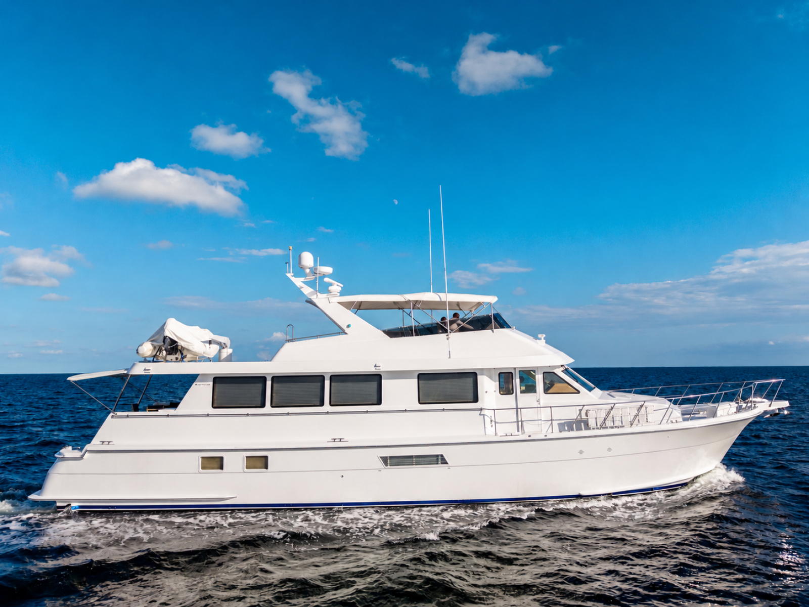 2000 Hatteras Cockpit Motoryacht