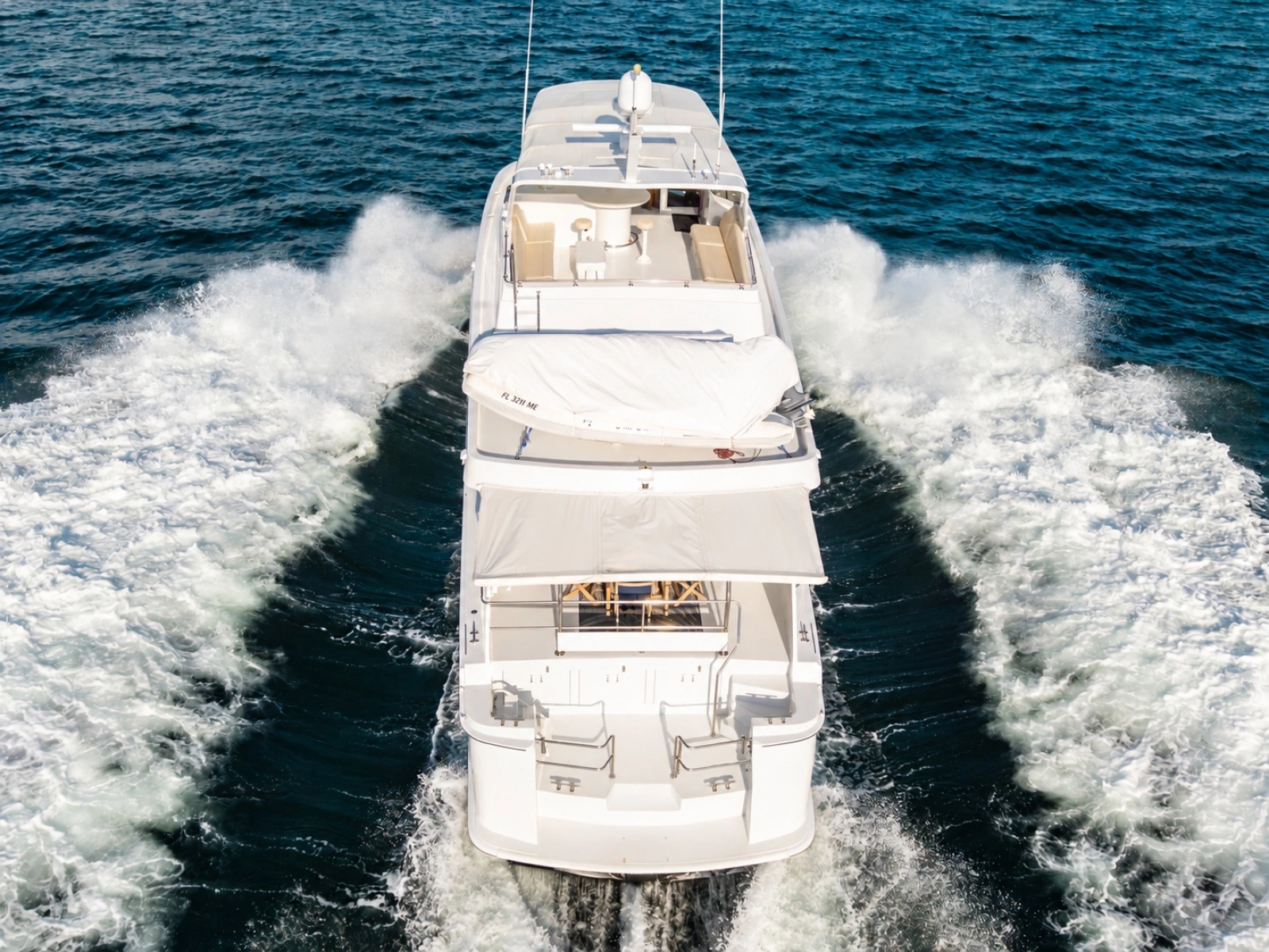 2000 Hatteras Cockpit Motoryacht