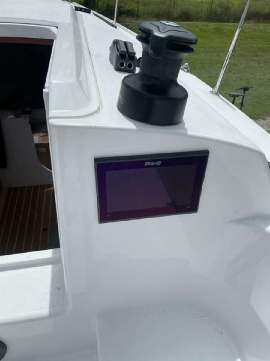 2022 J Boats J9