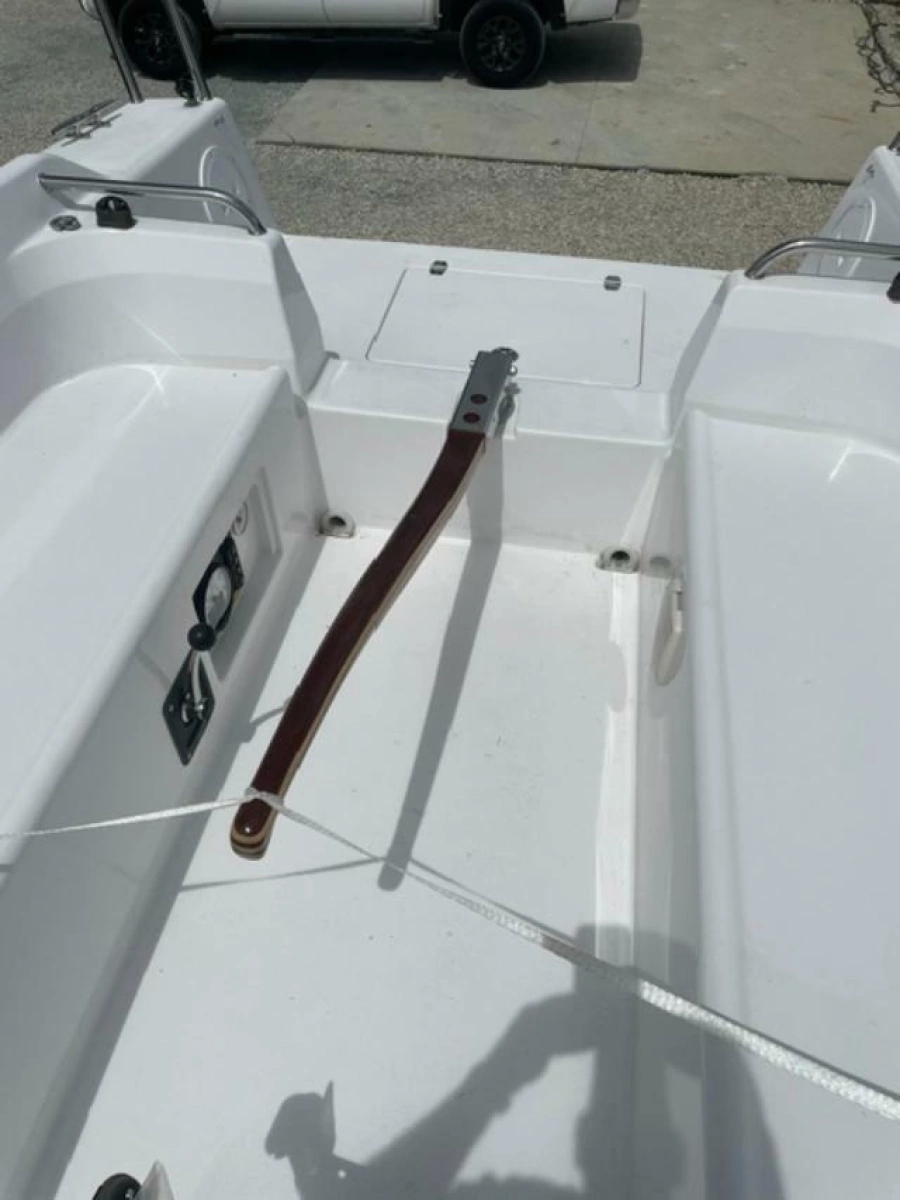 2022 J Boats J9