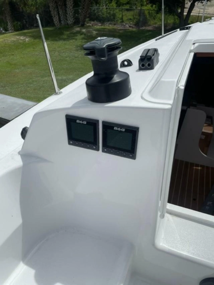 2022 J Boats J9