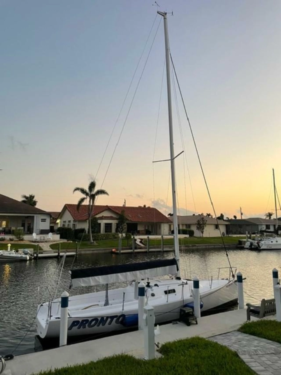 2022 J Boats J9