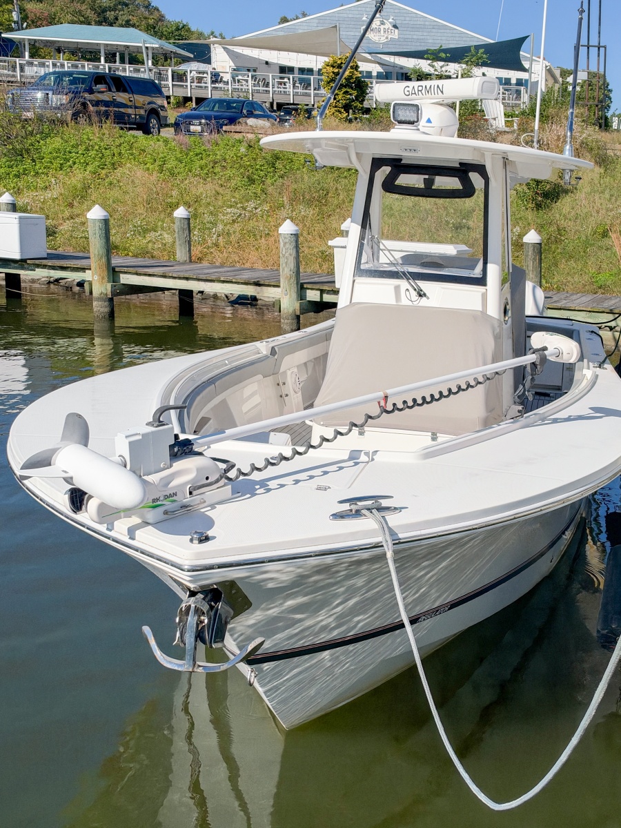 2020 Regulator 28 Forward Seating