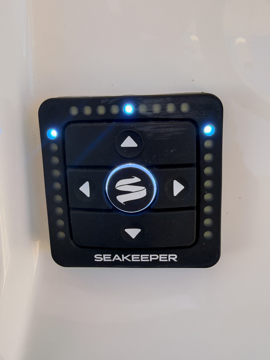 2020 Regulator 28 Forward Seating