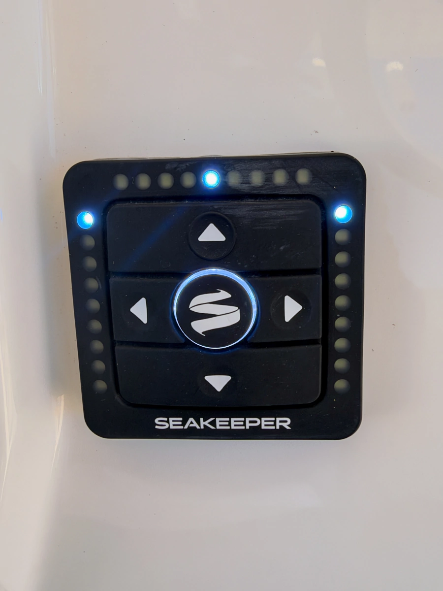 2020 Regulator 28 Forward Seating