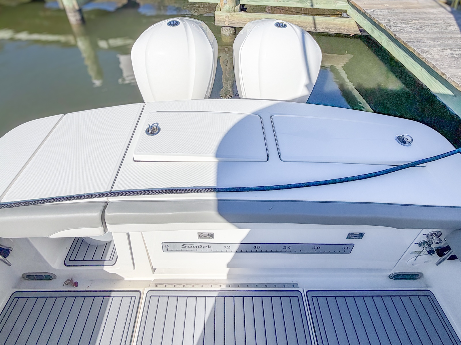 2020 Regulator 28 Forward Seating