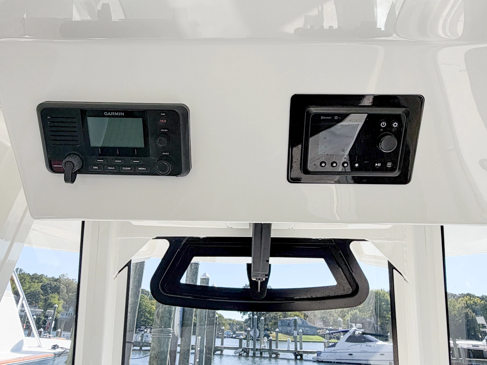2020 Regulator 28 Forward Seating