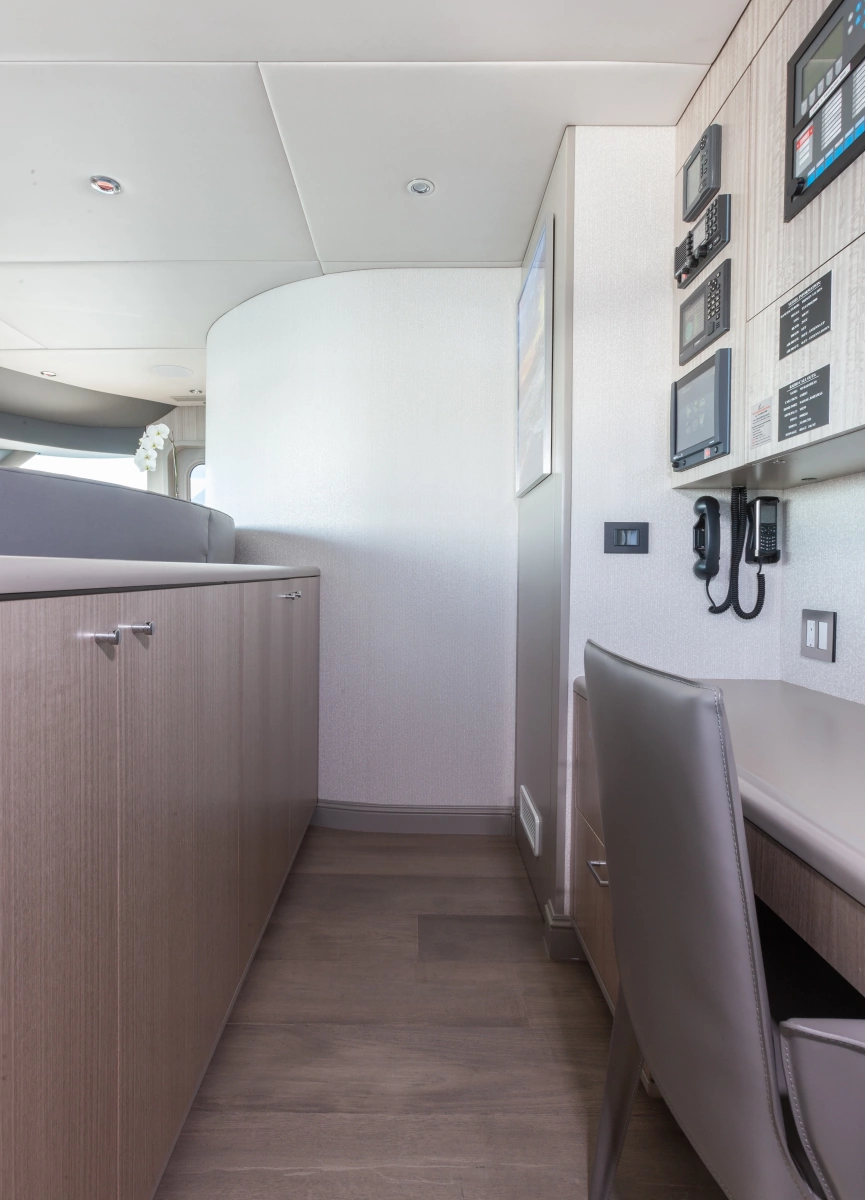 2000 Trinity Yachts 