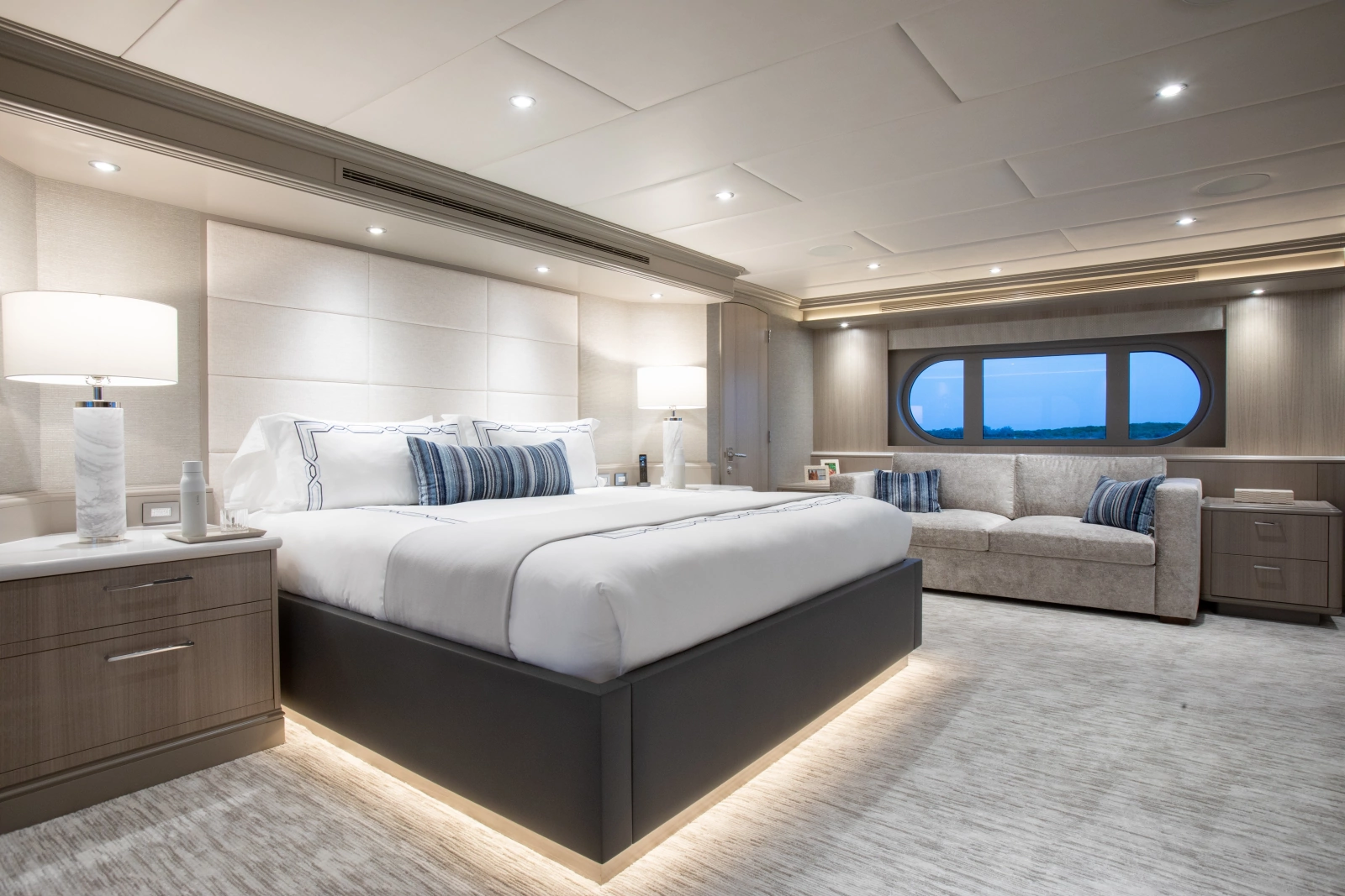 2000 Trinity Yachts 