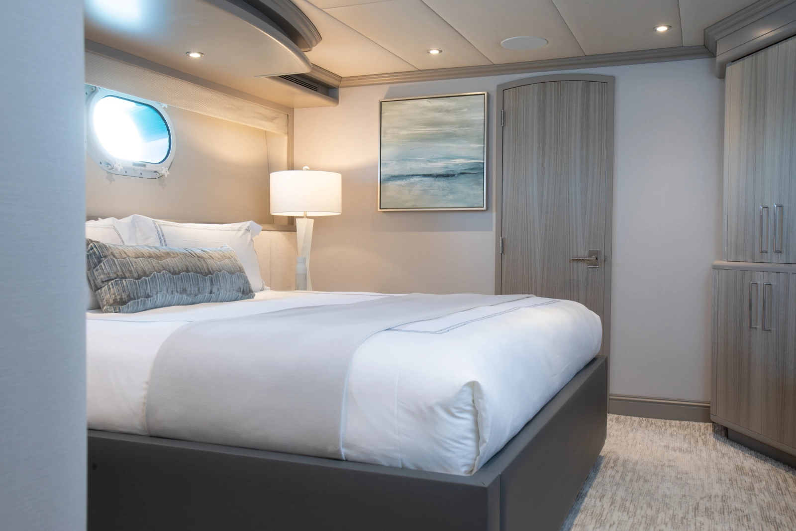 2000 Trinity Yachts 
