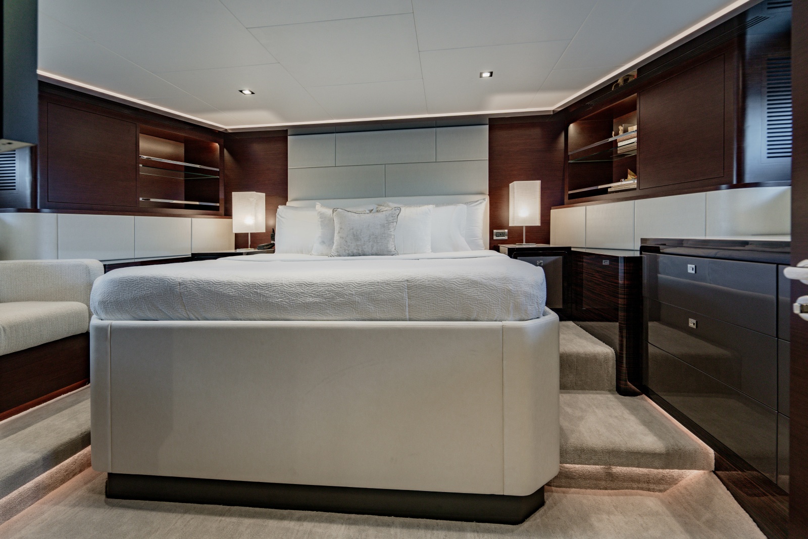 2023 Ocean Alexander 32 Explorer
