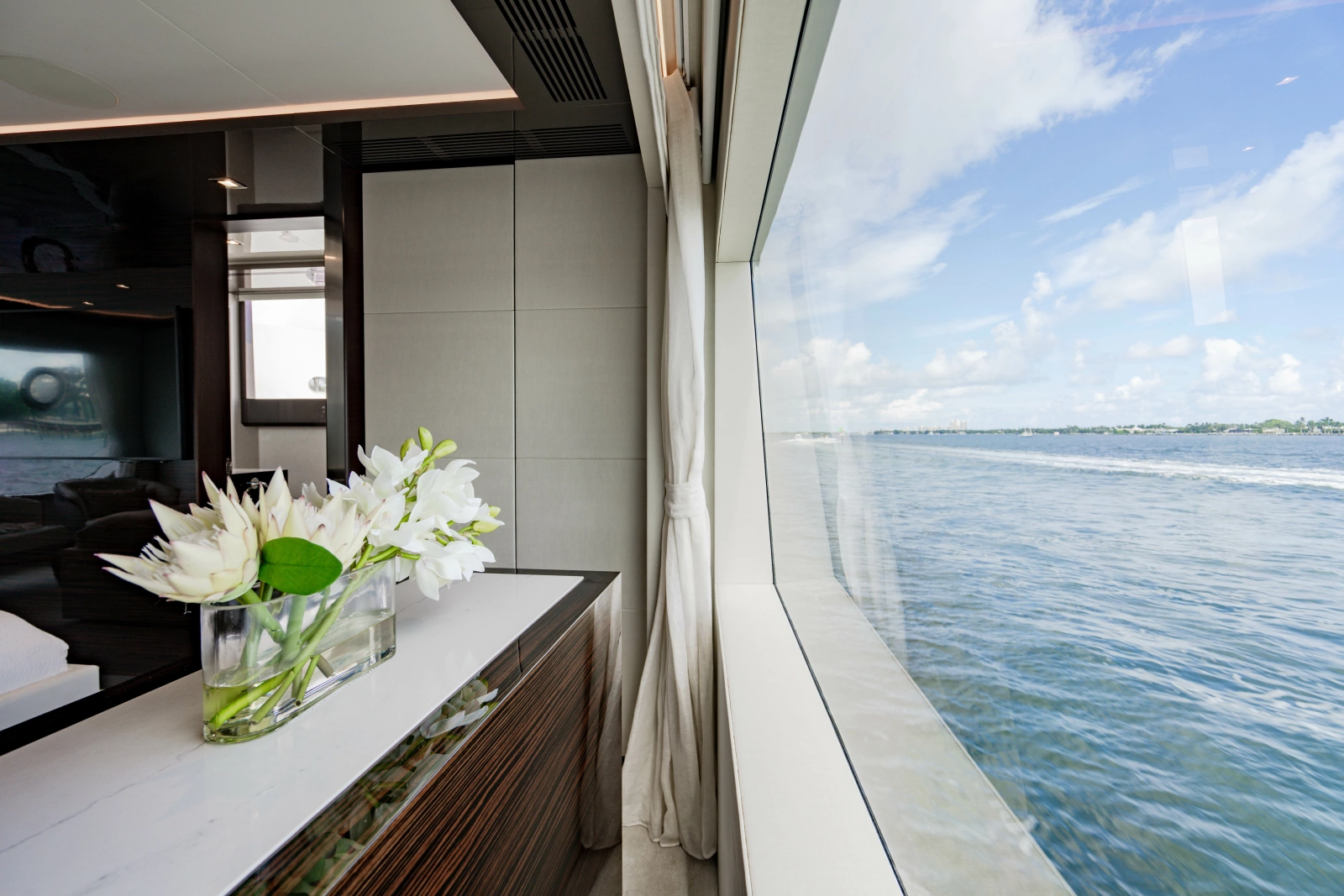 2023 Ocean Alexander 32 Explorer