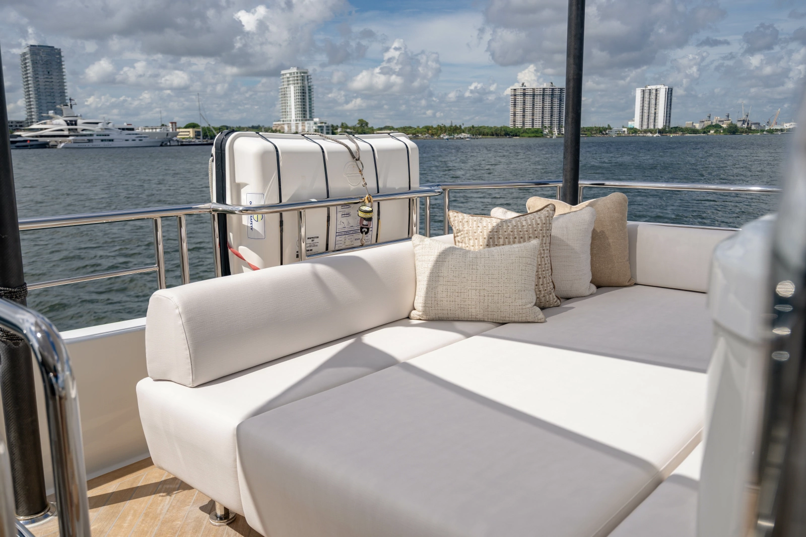 2023 Ocean Alexander 32 Explorer