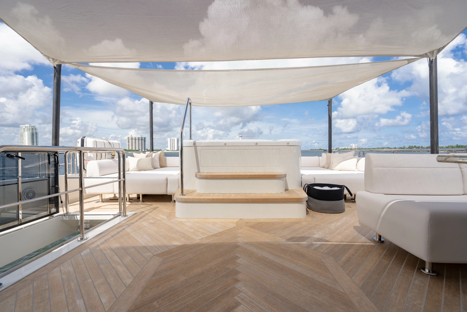 2023 Ocean Alexander 32 Explorer