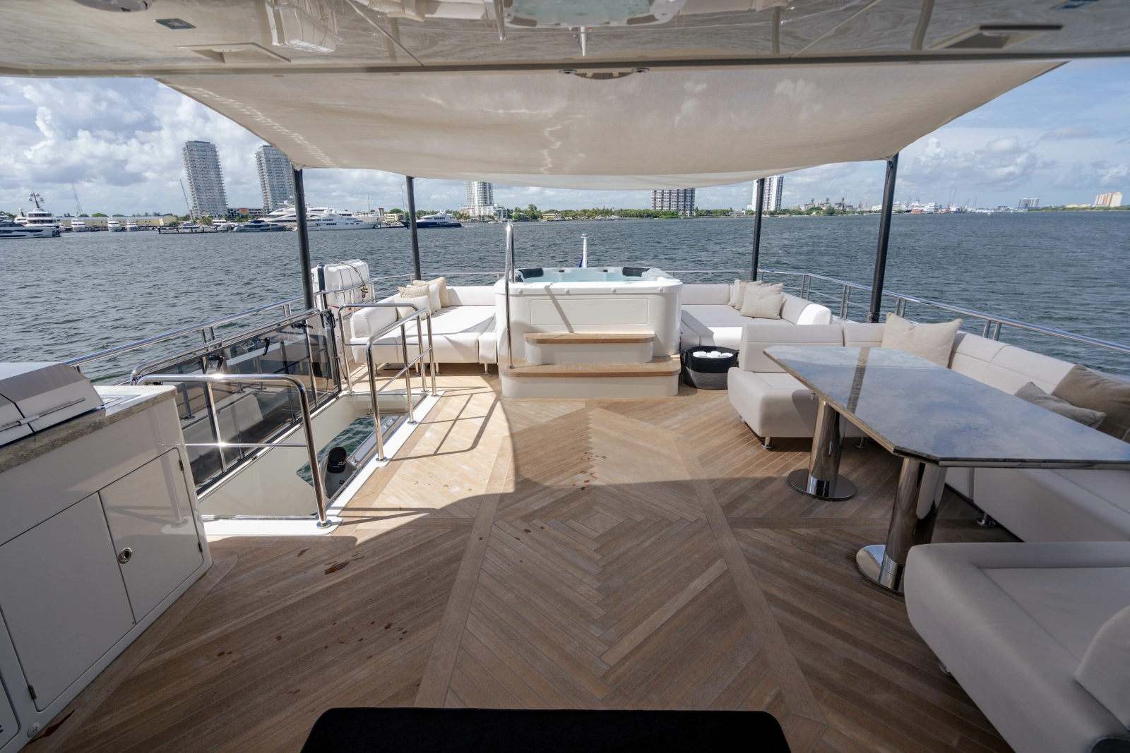 2023 Ocean Alexander 32 Explorer