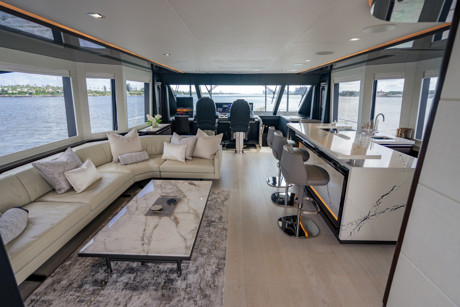2023 Ocean Alexander 32 Explorer